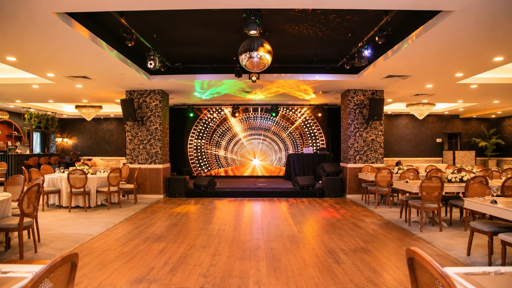 Gala Terrace Sahne Location