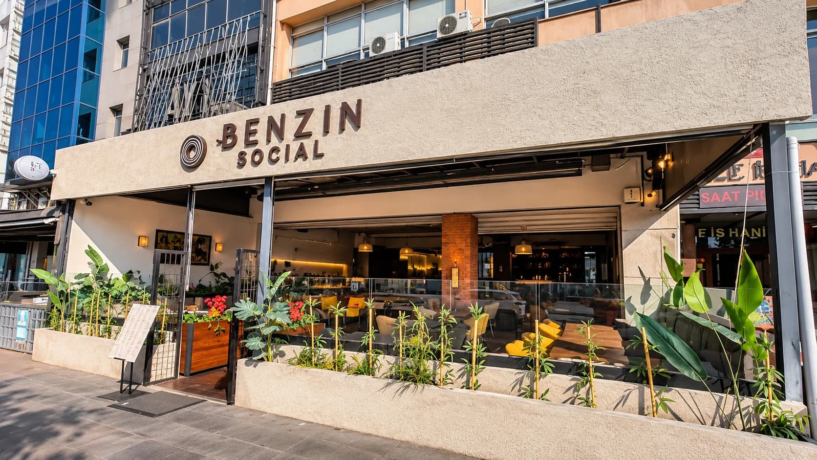 Benzin Social mekânı