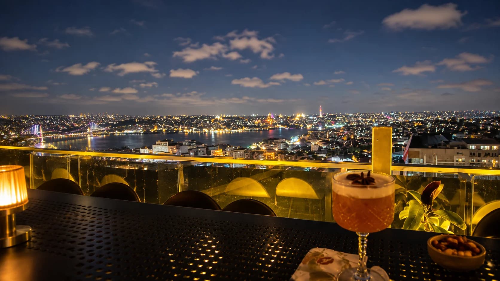 Gaia Cocktail Bar mekânı