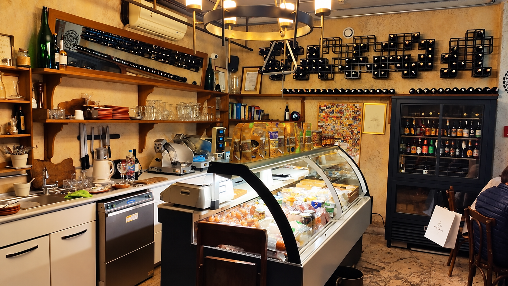 Comedus Wine Bar mekânı