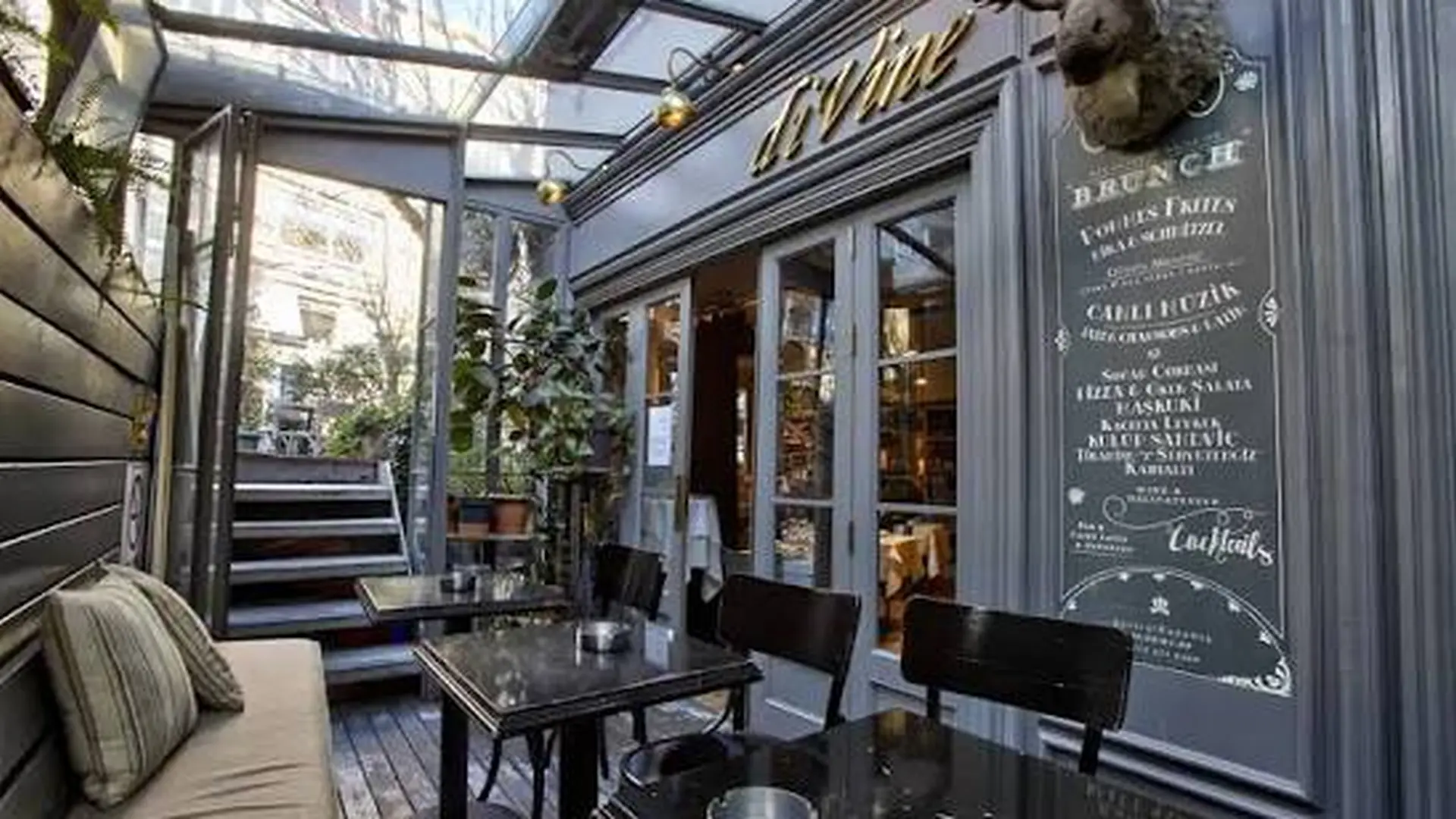 Divine Brasserie & Jazz Club