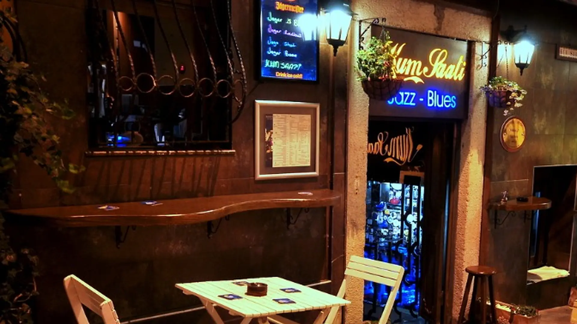 Kum Saati Blues Club mekânı