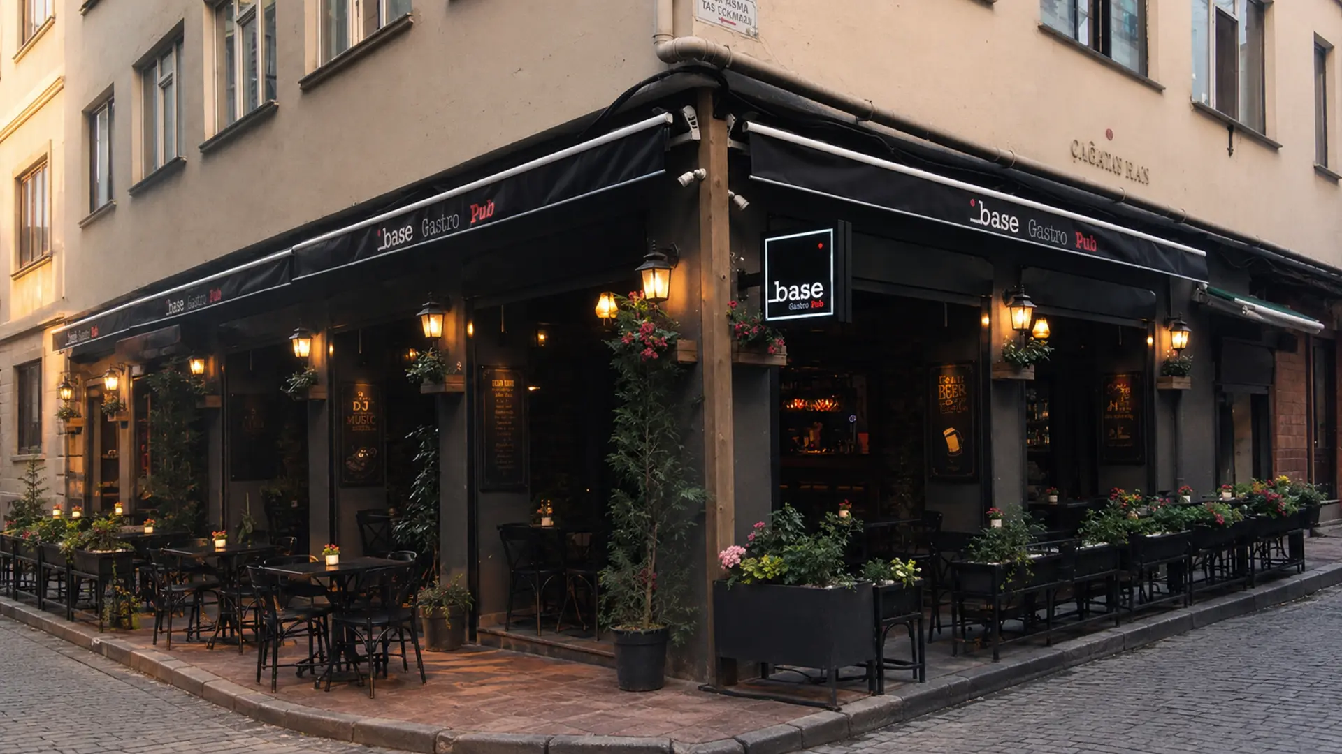 Base Beyoğlu — заведение