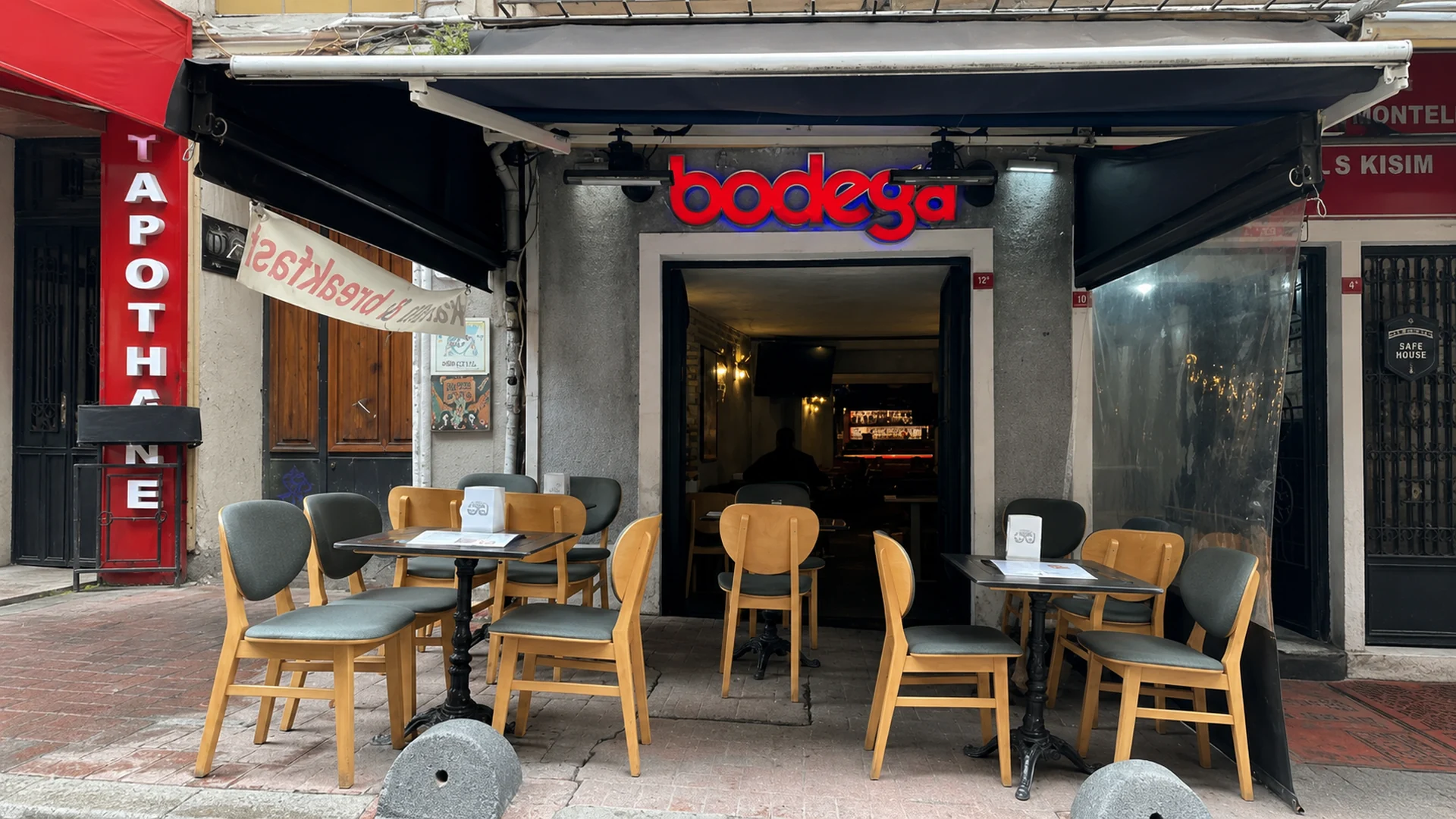 Bodega Cafe & Pub mekânı