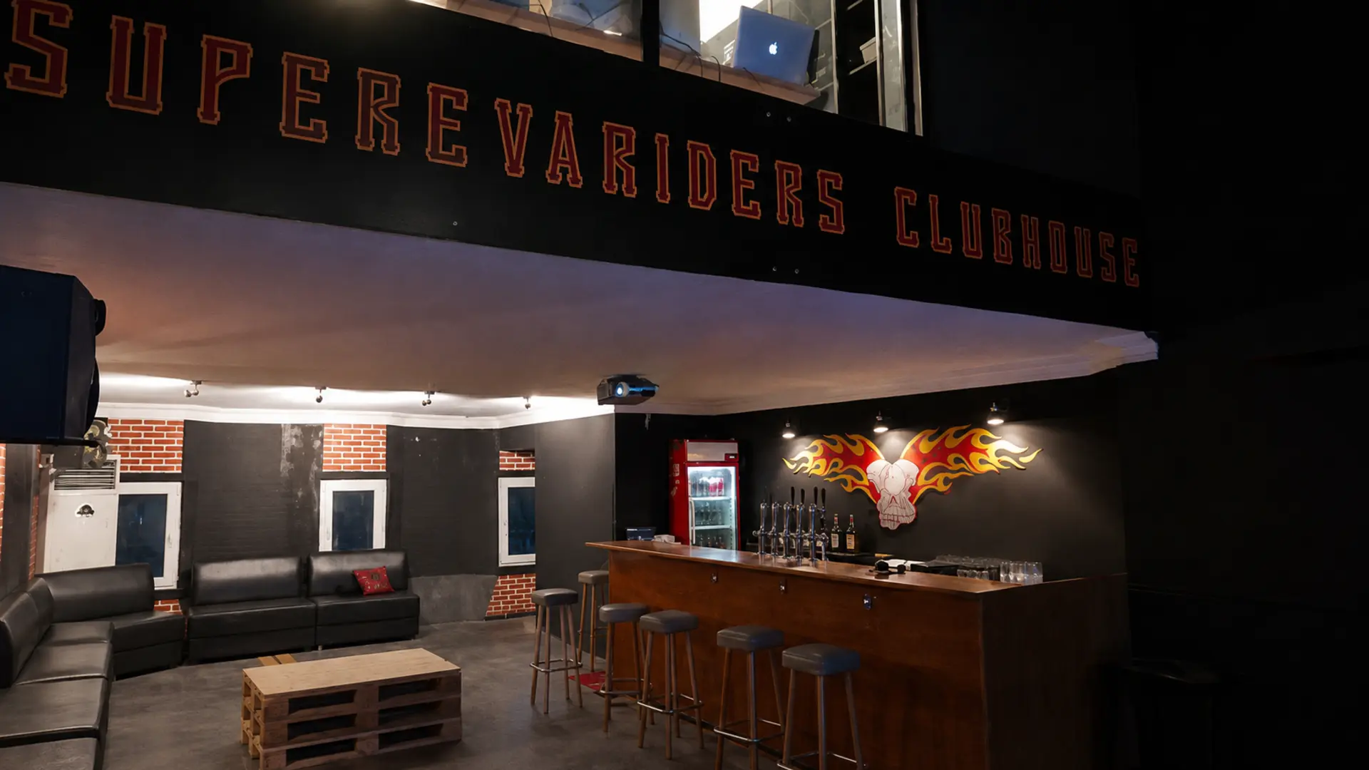 SuperEvaRiders Club House — заведение