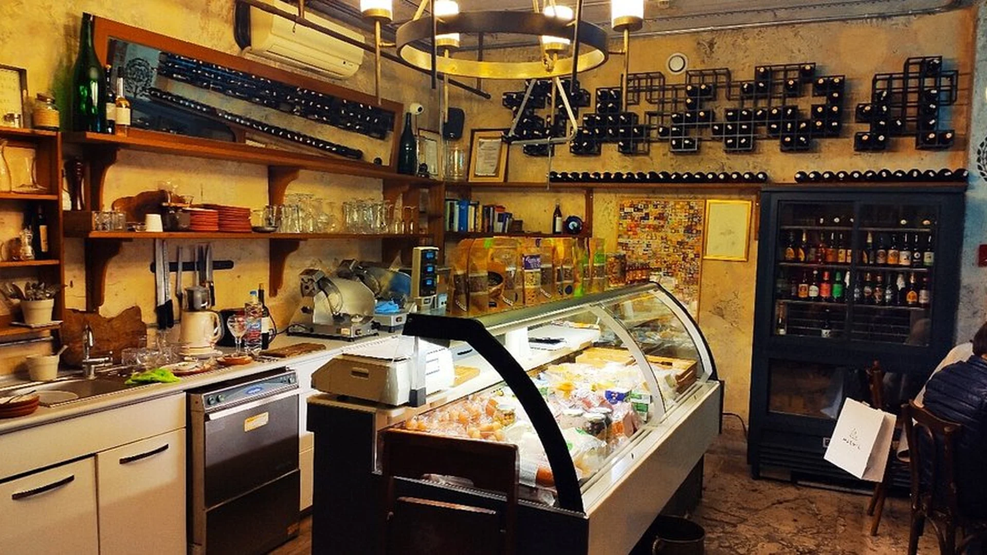 Comedus Wine Bar mekânı