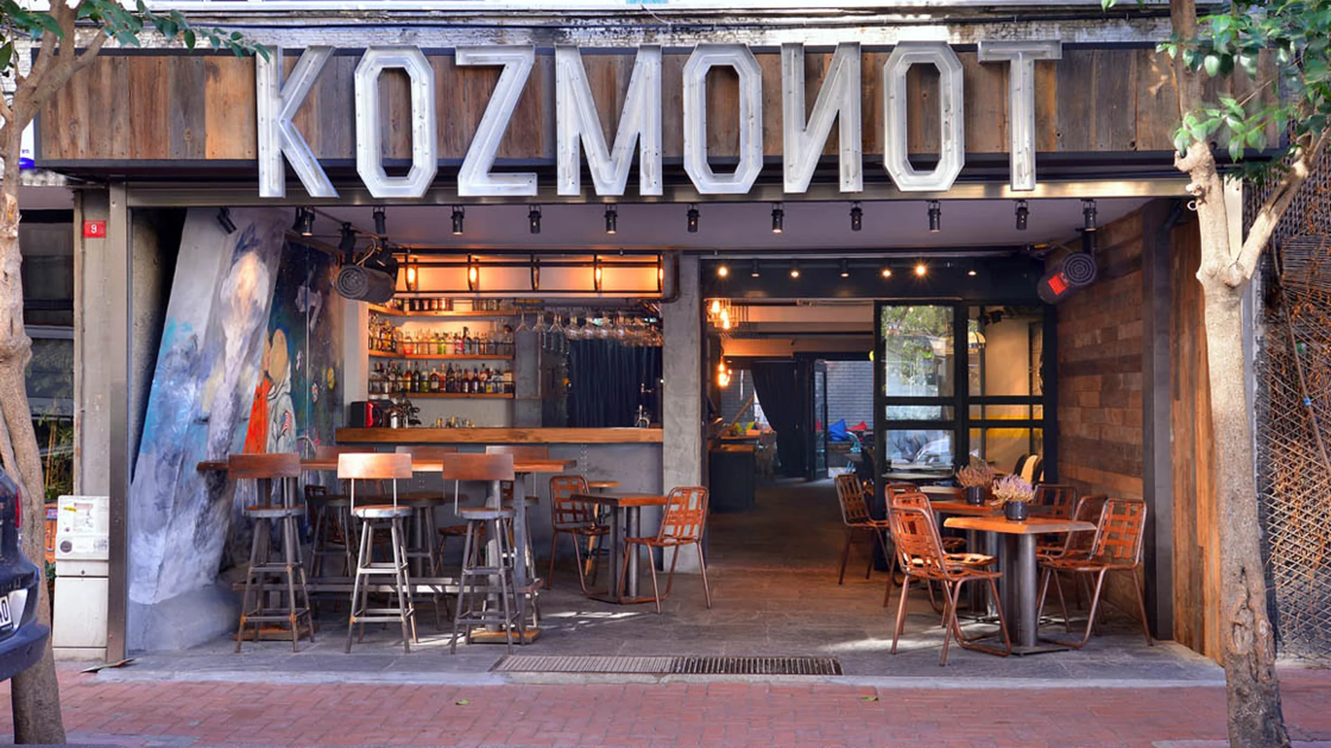 Kozmonot Pub Topağacı mekânı