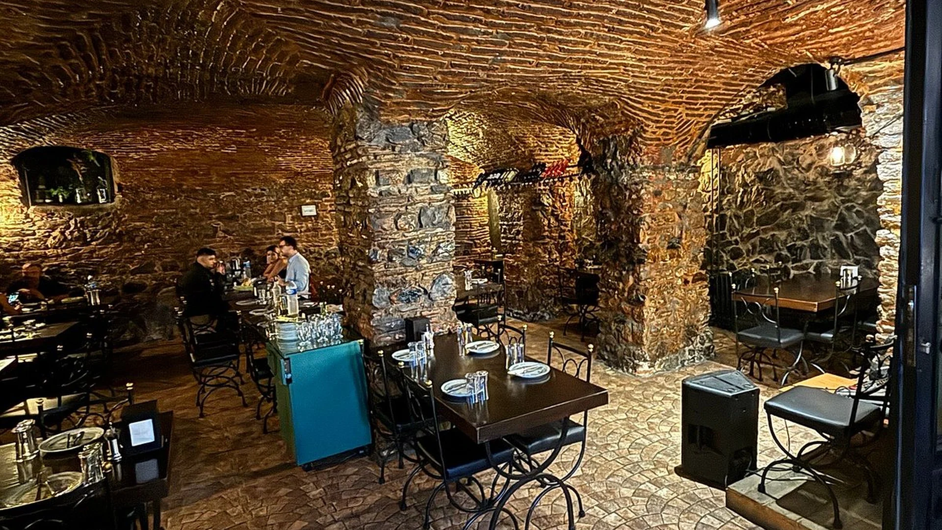 Mahzen Restaurant mekânı