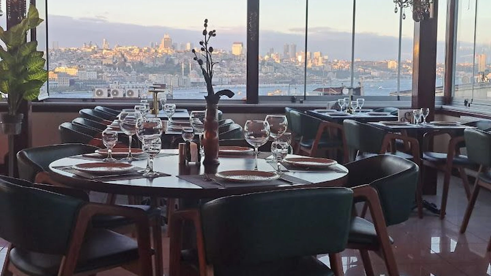 Old İstanbul Rooftop Mezze & Seafood Restaurant: Galeriebild 1