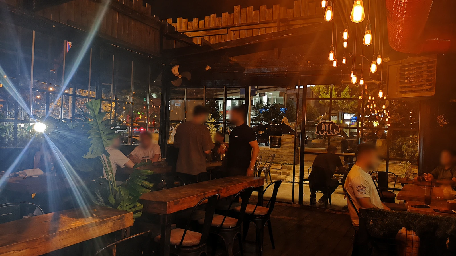 Ayı Bar Ekinoks: Galeriebild 2
